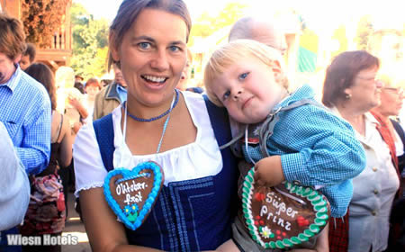 Munich Oktoberfest Souvenirs - München Andenken, Wiesn Krüge und Oktoberfestherzen aus Bayern